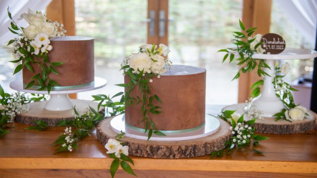 vanilla-pod-wedding-cakes-cotswolds-weddings (2)