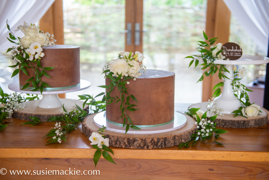 vanilla-pod-wedding-cakes-cotswolds-weddings (2)