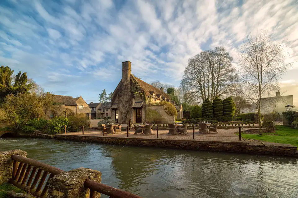 get-married at-minster-mill-cotswolds-weddings (4)
