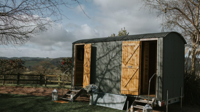 nomadic-washrooms-luxury-toilet-hire-cotswolds-weddings (2)