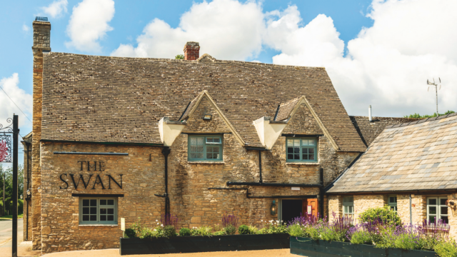 the-swan-inn-ascott-under-wychwood-cotswolds-weddings (1)