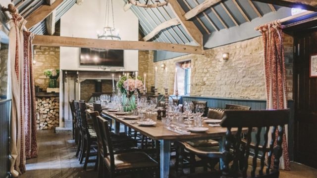 the-swan-inn-ascott-under-wychwood-cotswolds-weddings (13)