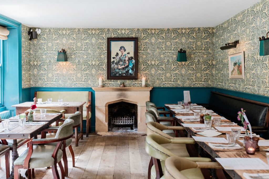 the-swan-inn-ascott-under-wychwood-cotswolds-weddings (4)