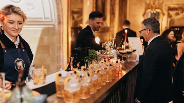 cocktails-by-andrej-cotswolds-weddings (4)