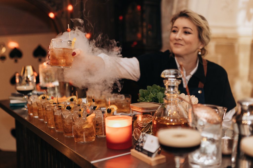 cocktails-by-andrej-cotswolds-weddings (6)