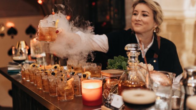 cocktails-by-andrej-cotswolds-weddings (6)