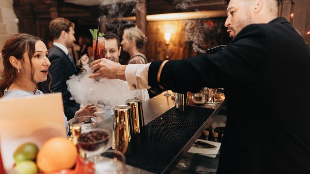 cocktails-by-andrej-cotswolds-weddings (7)