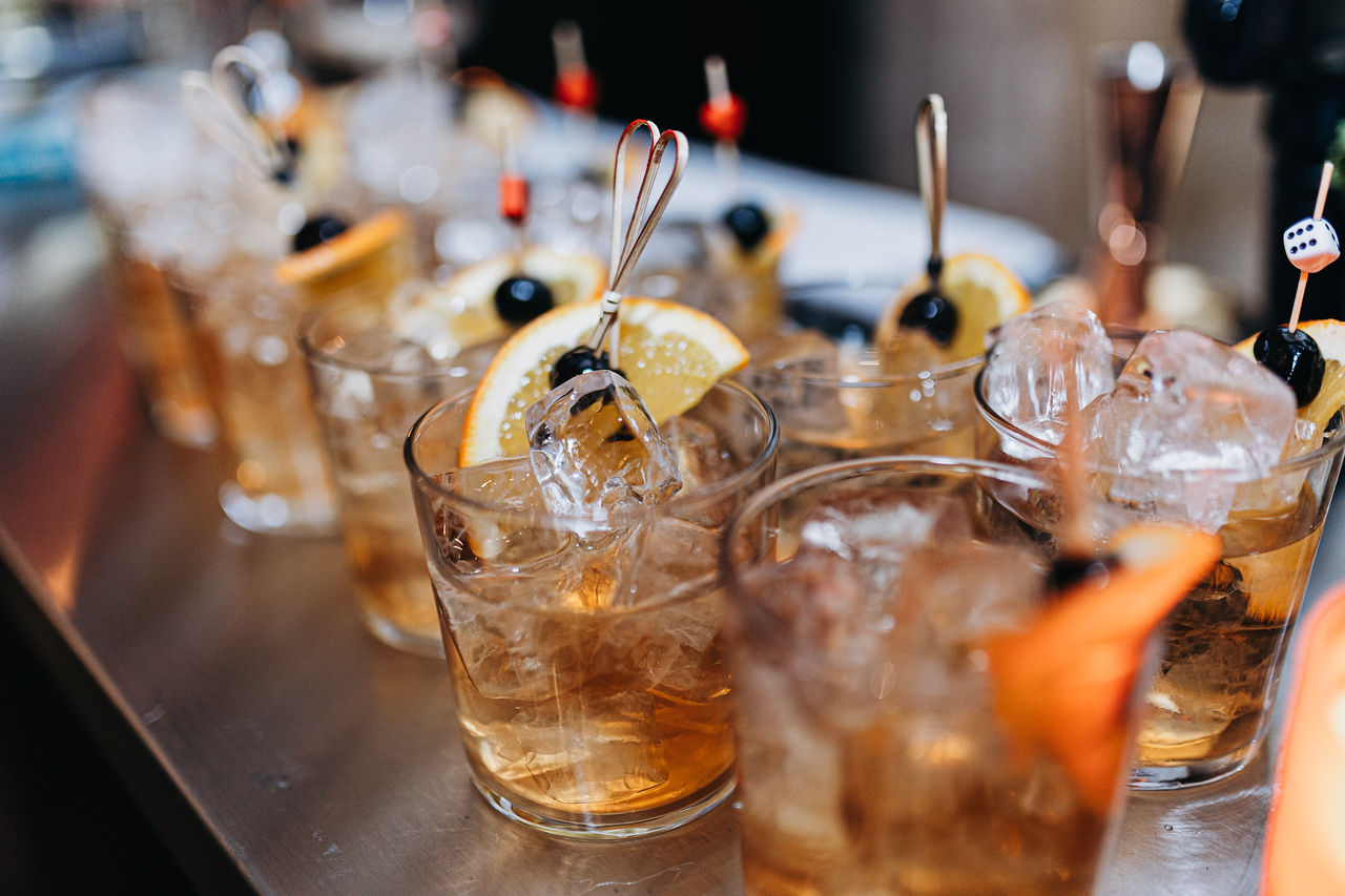 cocktails-by-andrej-cotswolds-weddings (9)