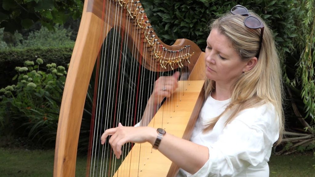 harpist-fiona-hosford-cotswolds-weddings (1)