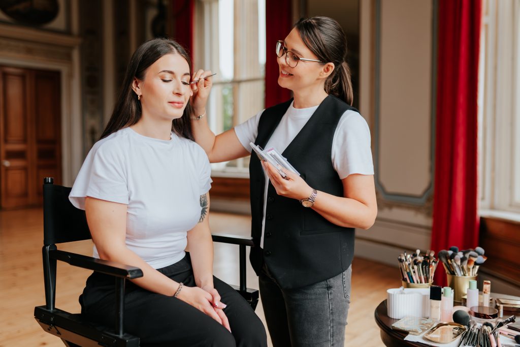 karolina-poznanska-make-up-artist-cotswolds-weddings (10)