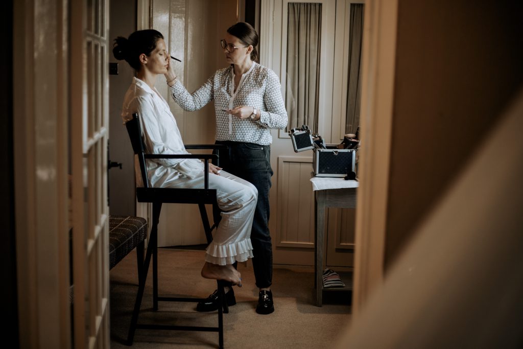 karolina-poznanska-make-up-artist-cotswolds-weddings (2)