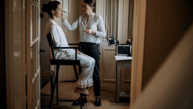 karolina-poznanska-make-up-artist-cotswolds-weddings (2)