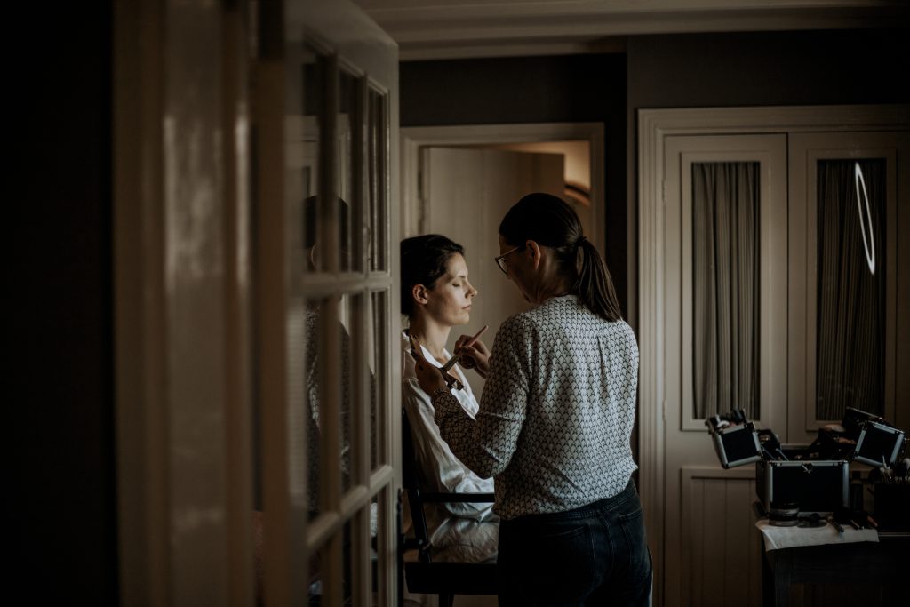 karolina-poznanska-make-up-artist-cotswolds-weddings (3)