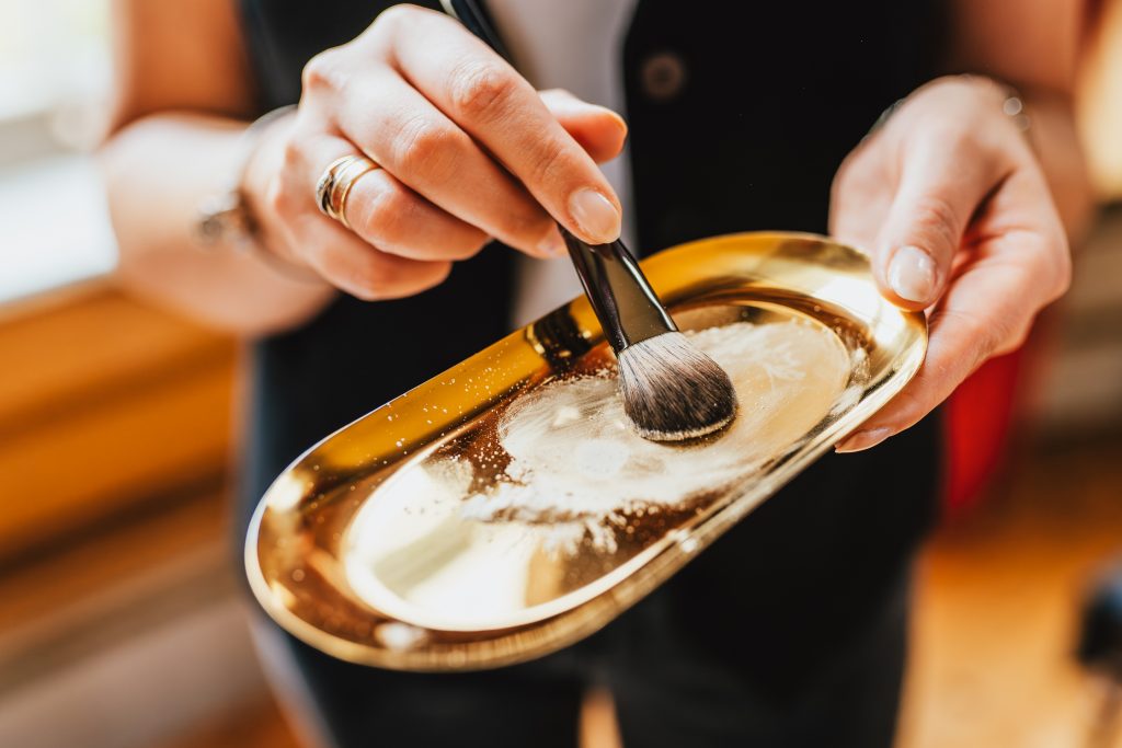 karolina-poznanska-make-up-artist-cotswolds-weddings (7)