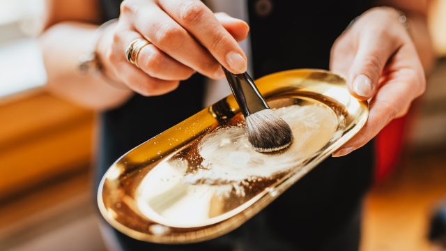 karolina-poznanska-make-up-artist-cotswolds-weddings (7)