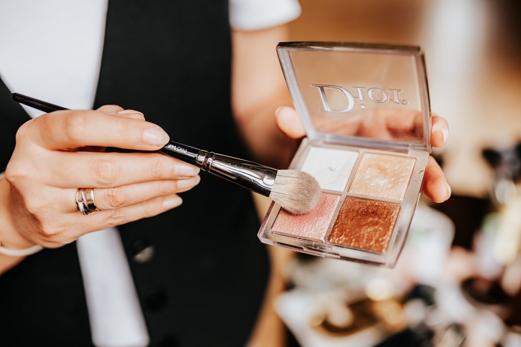 karolina-poznanska-make-up-artist-cotswolds-weddings (9)