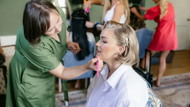 hairstyle-and-makeup-nadezhda-hardiman-cotswolds-weddings (4)