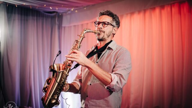 carlo-saxophonist-cotswolds-weddings (4)