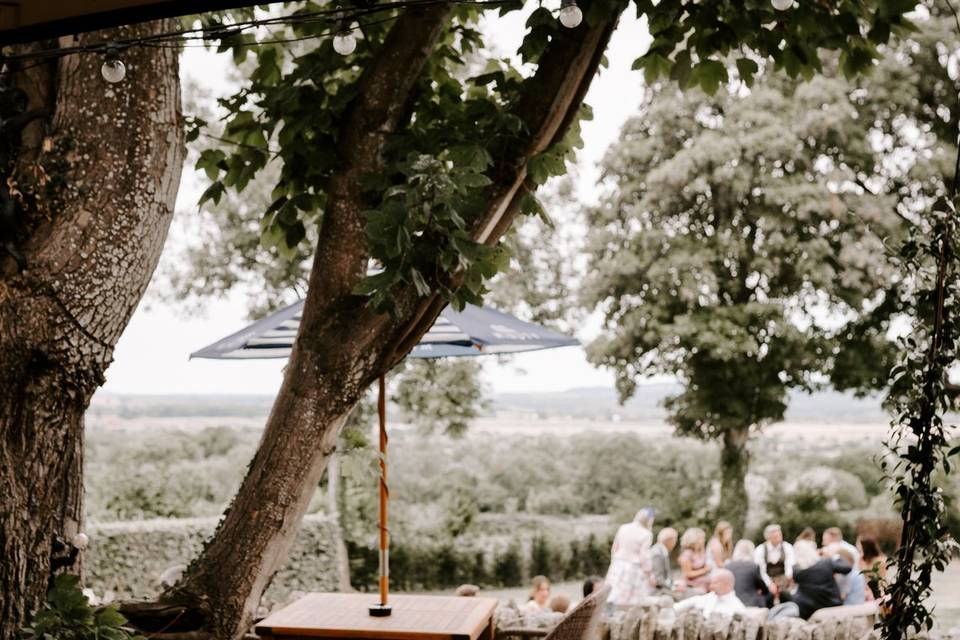 feathered-nest-inn-nether-westcote-cotswolds-weddings