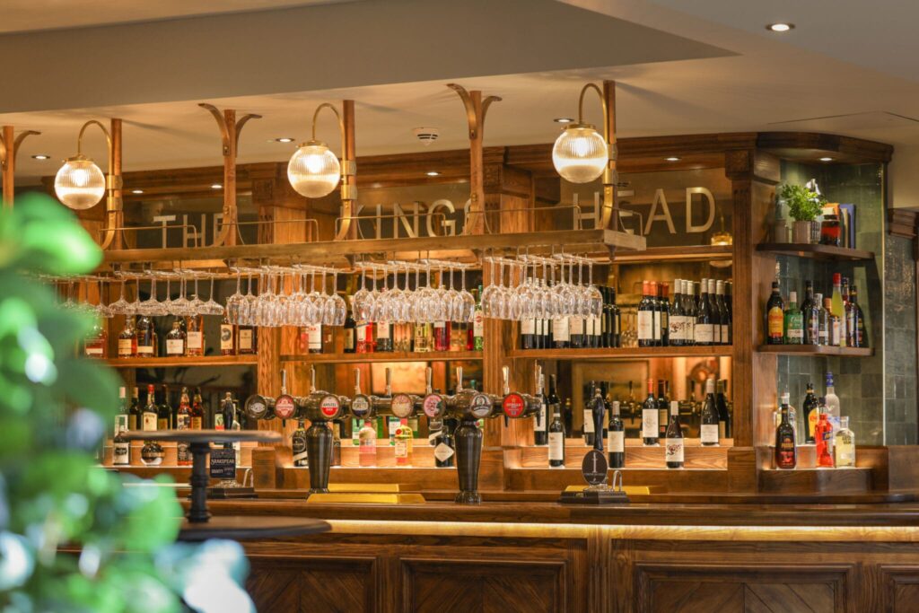 the-kings-head-cirencester-cotswolds-weddings (2)