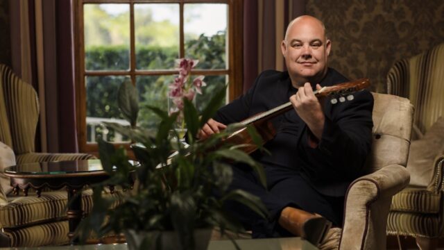 guitarist-stuart-toogood-cotswolds-weddings (1)