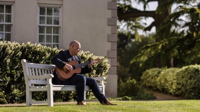 guitarist-stuart-toogood-cotswolds-weddings (10)