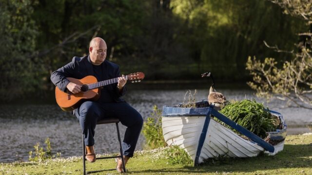 guitarist-stuart-toogood-cotswolds-weddings (11)