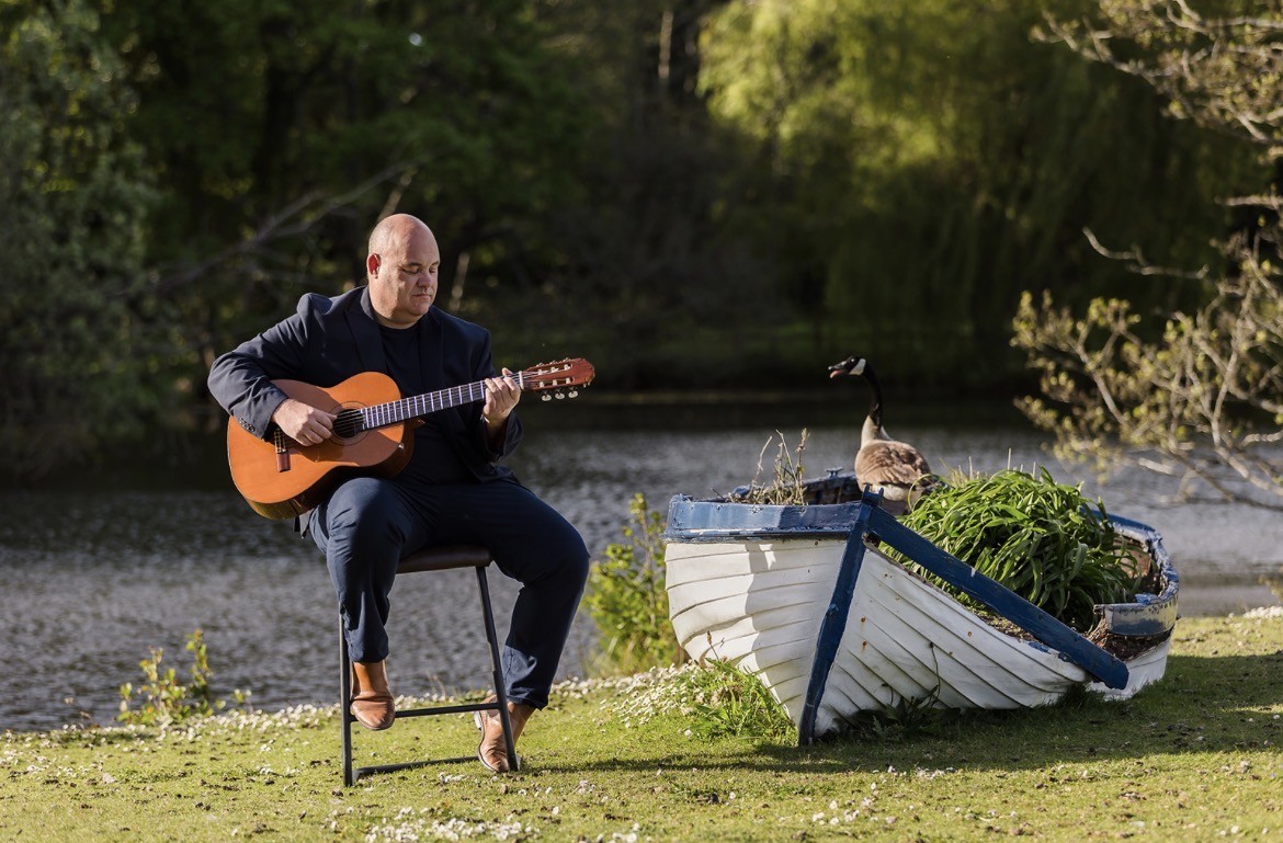 guitarist-stuart-toogood-cotswolds-weddings (11)