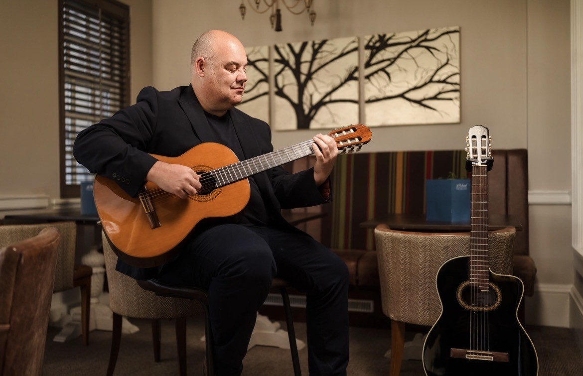 guitarist-stuart-toogood-cotswolds-weddings (7)